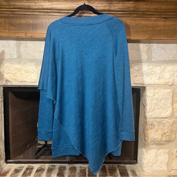 Soft Surroundings Madeline Long sleeve asymmetrical Tunic Top - Picture 6 of 9